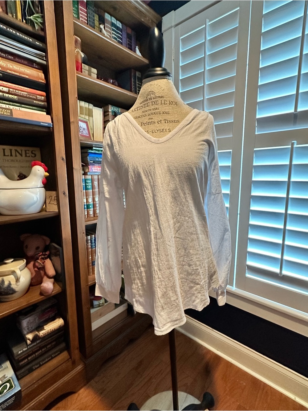 Casual Women's White V-Neck Long-Sleeve Tunic